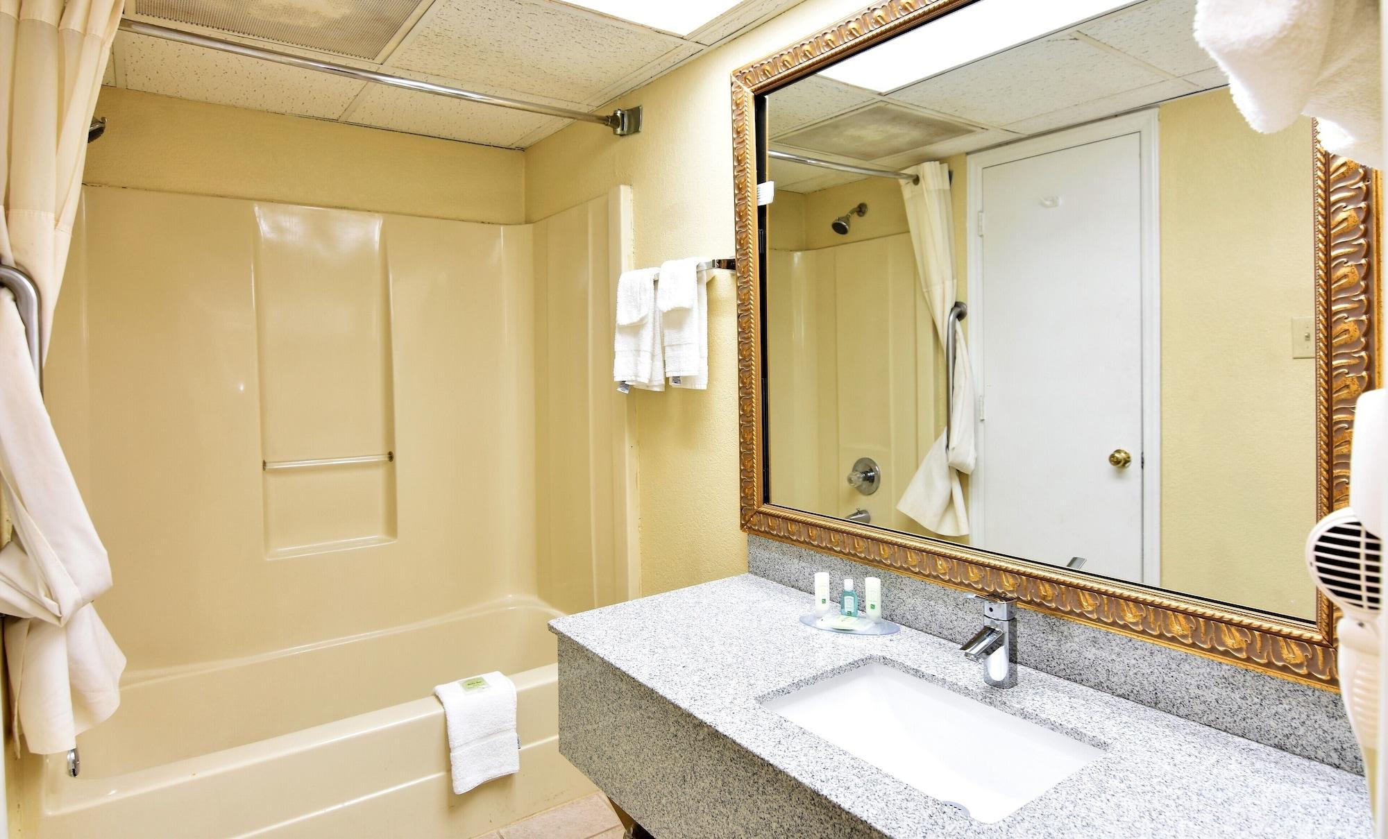 קולומביה Rodeway Inn Harbison Area מראה חיצוני תמונה