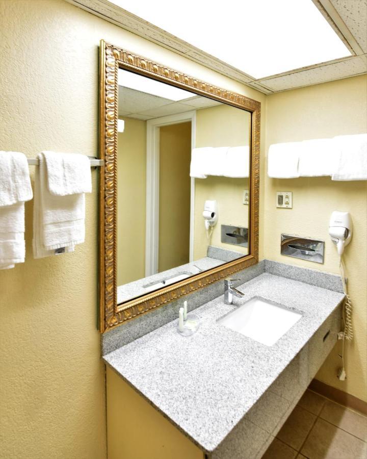 קולומביה Rodeway Inn Harbison Area מראה חיצוני תמונה